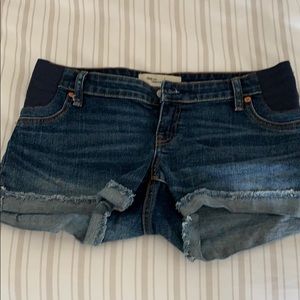 Gap maternity Jean shorts sz 26
